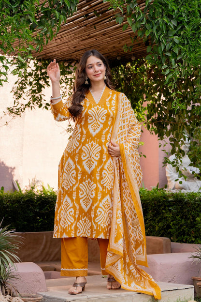 Print Kurta Pant Dupatta Set