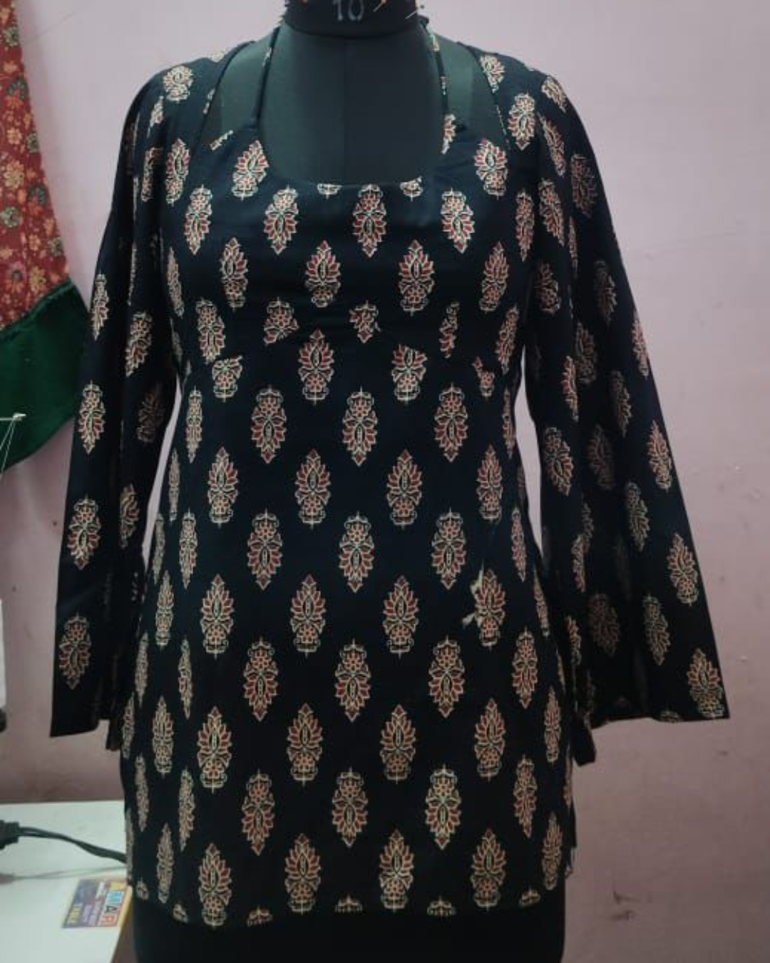 POOH HALTER NECK SHORT KURTI 2 WAY STYLE WITH CORSET BACK