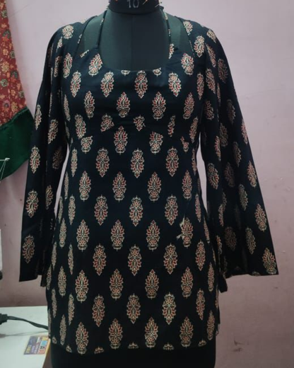 POOH HALTER NECK SHORT KURTI 2 WAY STYLE WITH CORSET BACK